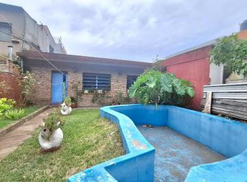 Casa · 216m² · 5 Ambientes · 1 Cochera · Humberto Primo 1300, 4 Dorm., Quincho, Pileta + Local