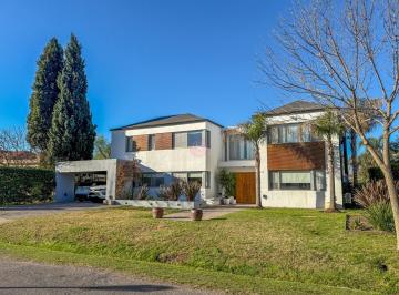 Casa · 350m² · 5 Ambientes · 1 Cochera · Casa en Alquiler en Los Jazmines, Pilar del Este, Pilar