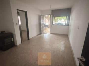 Casa · 79m² · 4 Ambientes · 1 Cochera · Casa en Venta en Barrio Matienzo