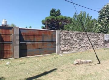 Casa · 70m² · 4 Ambientes · 1 Cochera · Casa a La Venta en Gonnet