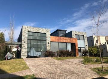 Casa · 601m² · 5 Ambientes · Casa en Nuevo Quilmes