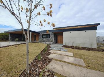 Casa · 1602m² · 10 Ambientes · 3 Cocheras · El Terrón - 432 m² Cubiertos, Lote 1.602 m² con Fondo Cancha de Golf y Vista a Las Sierras.