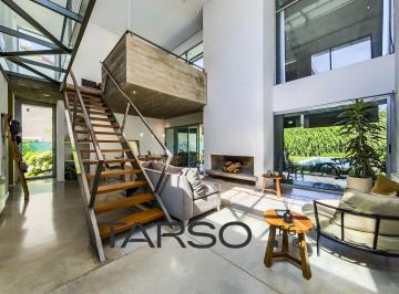 Casa · 254m² · 5 Ambientes · 1 Cochera · Casa de 3 Dorm. en El Balcon, Valle Escondido