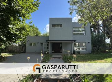 Casa · 200m² · 4 Ambientes · 4 Cocheras · Casa en Venta en San Matías