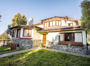 Casa · 195m² · 7 Ambientes · 2 Cocheras · Casa en San Carlos de Bariloche