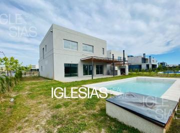 Casa · 210m² · 7 Ambientes · 4 Cocheras · Casa en Venta en Carpinchos, Nordelta