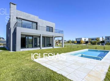 Casa · 300m² · 7 Ambientes · 4 Cocheras · Casa en Venta a Estrenar en Los Carpinchos, Nordelta