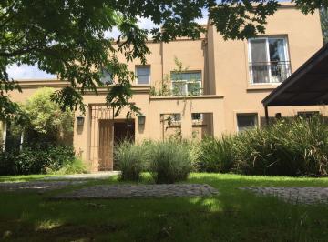 Casa · 306m² · 7 Ambientes · 2 Cocheras · Casa en Venta en Ayres de Pilar