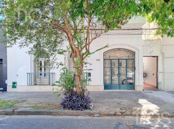 Casa · 363m² · 6 Ambientes · 1 Cochera · Venta Casa de Cinco Dorm. con Quincho, Terraza y Cochera en Abasto