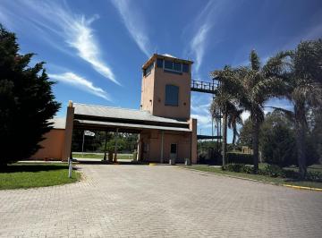 Casa · 135m² · 4 Ambientes · 2 Cocheras · Casa en Exclusivo Club de Campo con Instalaciones de Spa de Aguas Termales Venta El Mirador