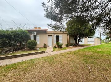 Casa · 300m² · 5 Ambientes · 2 Cocheras · Casa de 3 Habitaciones en Saguier - Apta Crédito