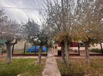 Casa de 3 ambientes, Berazategui · Venta Casa 3 Ambientes con Parque y Cochera en Hudson - Amplio Lote 487 m²