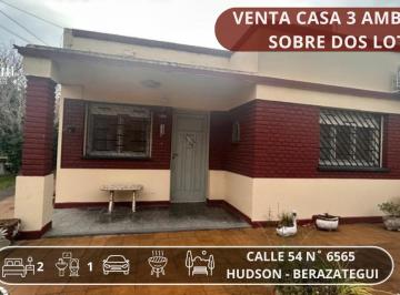 Casa de 3 ambientes, Berazategui · Venta Casa 3 Ambientes con Parque y Cochera en Hudson - Amplio Lote 487 m²