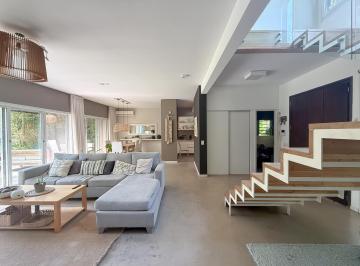 Casa · 214m² · 6 Ambientes · Casa en Venta, 2 Plantas, con Jardín - Martínez, San Isidro