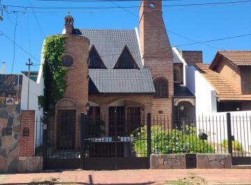 Casa · 313m² · 8 Ambientes · 4 Cocheras · Casa en Venta, 5 Dorm., en Zárate, Prov. de Buenos Aires