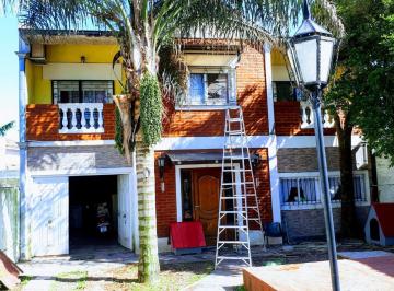 Casa · 7 Ambientes · 1 Cochera · Casa en Glew Barrio Santa Ana