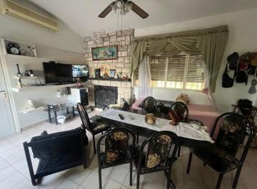 Casa de 4 ambientes, Villa Parque Siquiman · Casa en Carlos Paz con Vista Al Lago San Roque