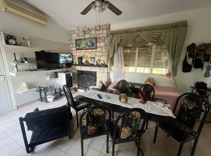 Casa · 200m² · 4 Ambientes · 1 Cochera