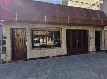 PH · 143m² · 4 Ambientes · 1 Cochera · PH en Liniers
