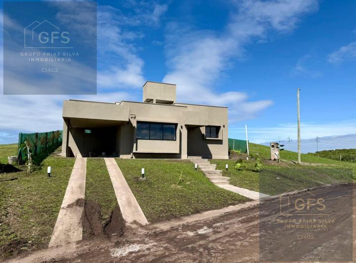 Casa · 300m² · 6 Ambientes · 2 Cocheras