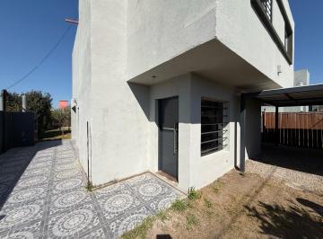 Casa · 150m² · 4 Ambientes · 2 Cocheras · Casa 3 Dorm. con Piscina a La Venta en Funes Town