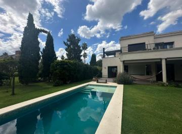 Casa · 288m² · 8 Ambientes · 2 Cocheras · Venta - Casa de Dos Plantas, Cuatro Dorm., Jardín, Pileta y Cochera en San Marino, Funes