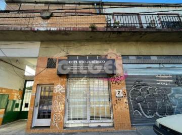 Local comercial · 164m² · Venta de Local de 10x16,40 m. en Ramos Mejia Muy Buen Estado y Ubicado Sobre Av de Mayo