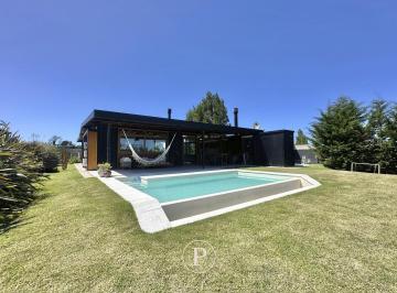 Casa · 150m² · 2 Dormitorios · Casa en Alquiler con Pileta en Barrancas de San Benito