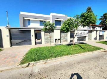 PH · 155m² · 4 Ambientes · 2 Cocheras · Duplex en Venta en Castelar Sur.