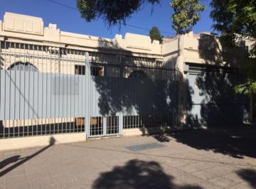 Casa · 300m² · 10 Ambientes · 2 Cocheras · Casa - Mendoza