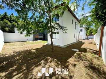 PH de 4 ambientes, Mar de Ajó · Casa PH 4 Amb. con Amplios Patios y Terraza - Seis Cuadras del Mar - a Estrenar