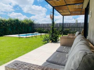 Casa · 146m² · 5 Ambientes · 2 Cocheras · Venta Casa Barrio Privado Maipu con Pileta