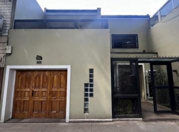 Casa de 5 ambientes, Villa del Parque · Casa con 5 Habitaciones, 2 Cocheras, Parque y Piscina, 455 m² en Venta en Villa del Parque