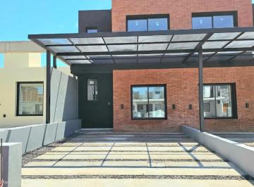 Casa · 145m² · 3 Ambientes · 2 Cocheras · Venta Dúplex Docta 3 Dorm.