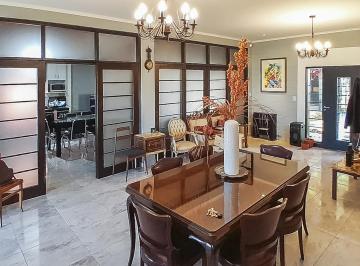 Casa de 6 ambientes, Junín · Casa de 4 Dorm. en Junín con Terreno de 419 m² en Venta
