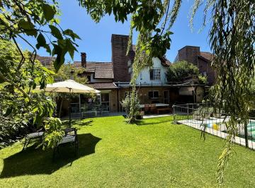 Casa · 225m² · 6 Ambientes · 2 Cocheras · Casa Chalet en Venta en Los Faroles, San Isidro, G. B. a. Zona Norte