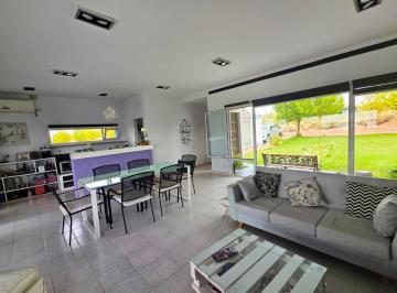 Casa · 85m² · 4 Ambientes · 3 Cocheras · Casa en Venta en La Peninsula