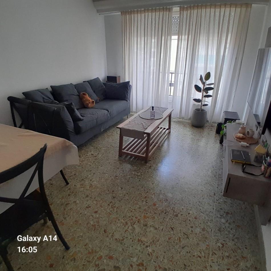 Departamento de tres ambientes ubicado en la zona centro de Mar del Plata, en las calles Bolivar y Entre Rios