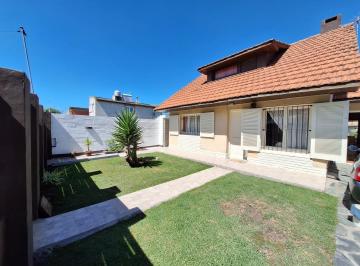 Casa · 109m² · 3 Ambientes · 3 Cocheras · Hermoso Chalet 3 Ambientes en El Barrio San Patricio