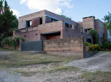 Casa · 350m² · 5 Ambientes · 2 Cocheras · Tanti - Casa + Dpto - Oportunidad