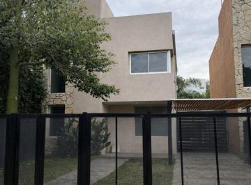 Casa · 139m² · 5 Ambientes · 4 Cocheras · Venta Casa 3 Dorm en Fisherton