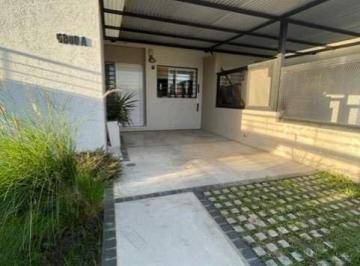 Casa · 110m² · 9 Ambientes · 1 Cochera · Venta Duplex 3 Dorm. en Lomas del Chateau Apto Credito