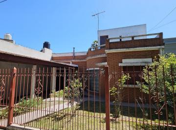 Casa · 60m² · 2 Dormitorios · 1 Cochera · Casa a Refaccionar, Lote 10x30