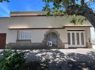 Casa · 100m² · 3 Ambientes · 1 Cochera · Casa 3 Ambientes con Patio en Zona 2 de Miramar