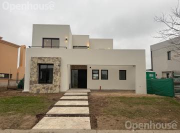 Casa · 154m² · 5 Ambientes · 3 Cocheras · Casa en San Pablo! Impecable Construcción a Estrenar!