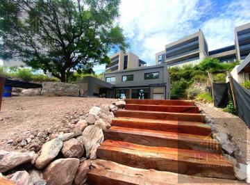 Casa · 320m² · 5 Ambientes · 2 Cocheras · Casa en Venta Country La Cuesta! Vista y Funcionalidad!