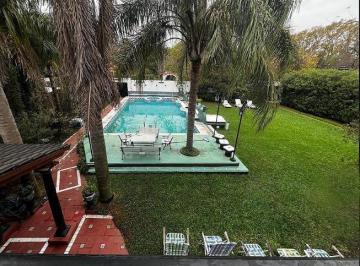Casa · 849m² · 9 Ambientes · 1 Cochera · Venta - Casa - Funes