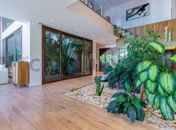 Casa · 540m² · 8 Ambientes · 2 Cocheras · Casa de Lujo en El Golf Nordelta – Vista Abierta Al Golf – Diseño y Categoría