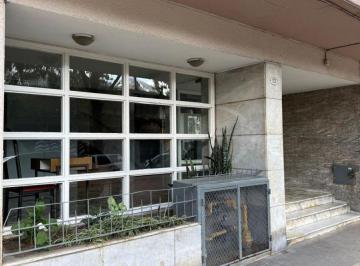 Departamento de 3 ambientes, Pompeya · Tres Ambientes Al Frente Excelnte Ubicación