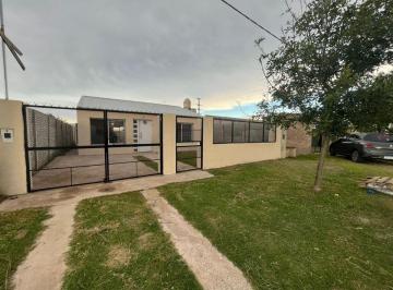 Casa de 4 ambientes, Granadero Baigorria · ¡Oportunidad Única en Lomas de Alicia! Casa Moderna con Gran Jardín - Ubicación Privilegiada